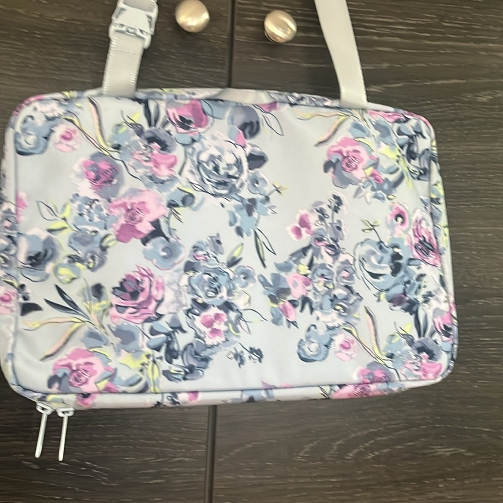 Sold‼️‼️ Like New Vera Bradley Blue & Lilac Rose Hanging Toiletries Travel Bag - Picture 9 of 12
